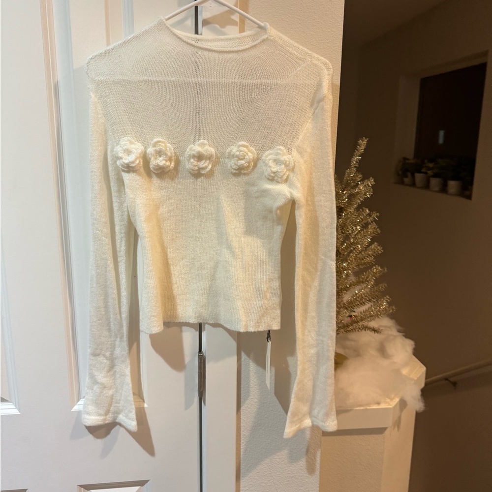 Commense Cream Floral Knit Blouse